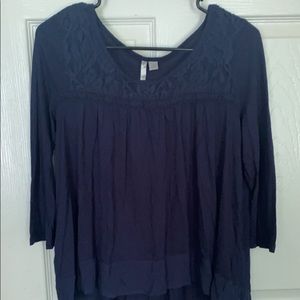 Top with cute detailing and 3/4 sleeves